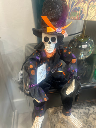 Sitting Friendly Skeleton