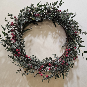 Red Berry Wreath nationwide delivery www.lilybloom.ie